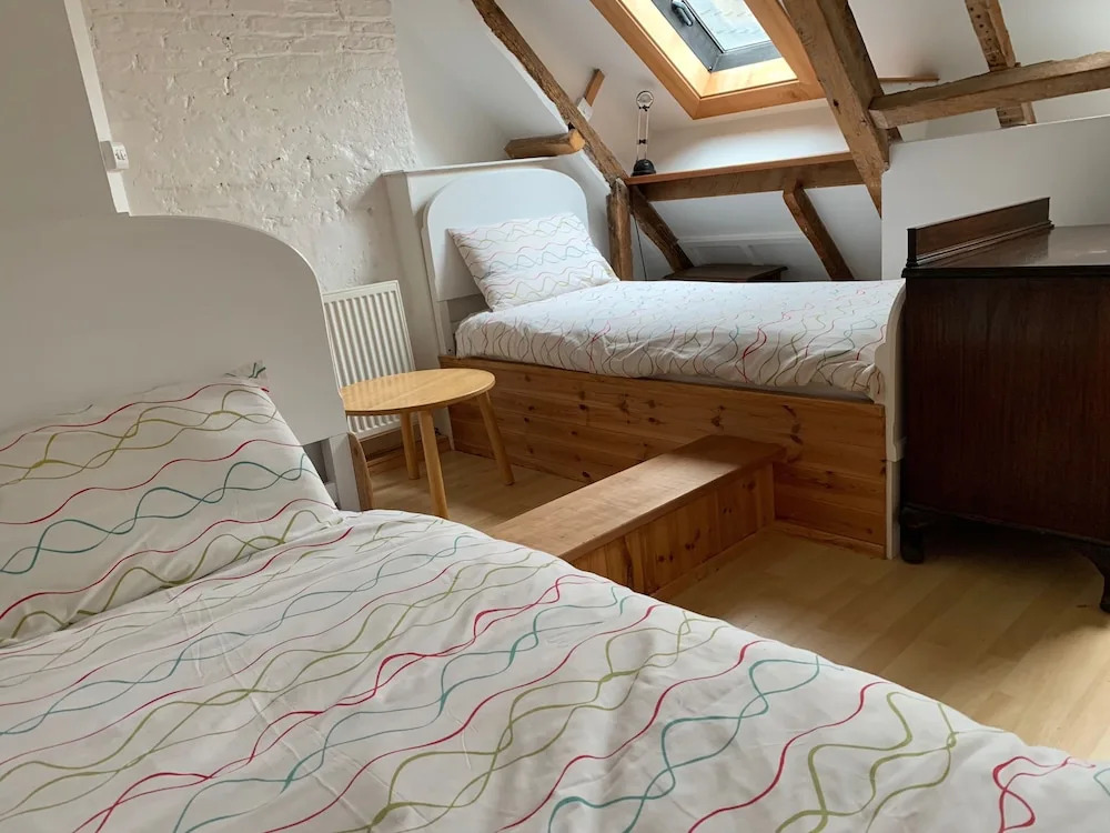 Rooms at no Three, Chameleon House