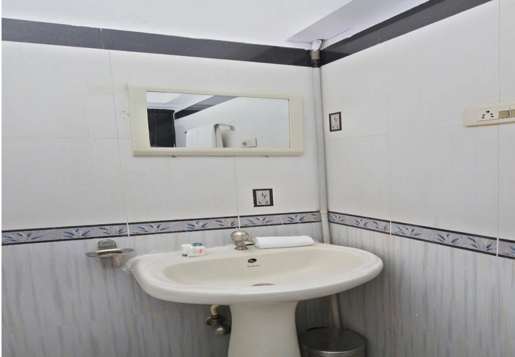 OYO 12985 Sabharwal Viceroy
