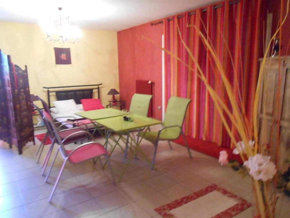 House With 8 Bedrooms in Villeurbanne, With Wifi