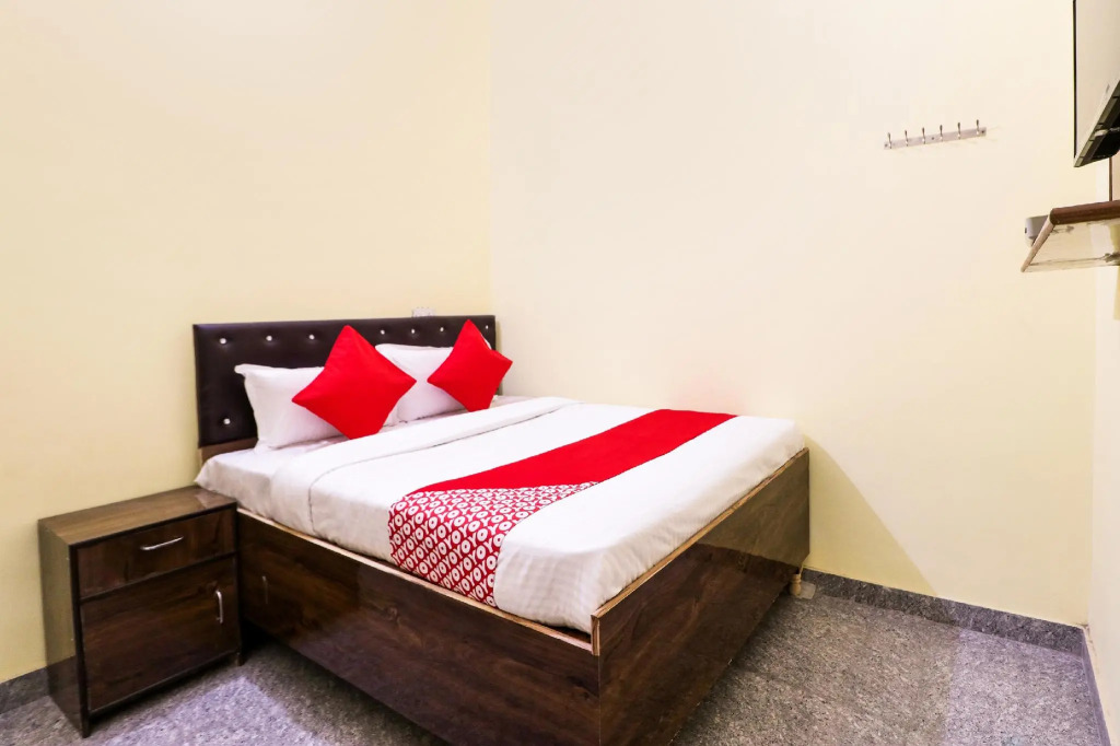 OYO FAR307 Hotel Luv Point