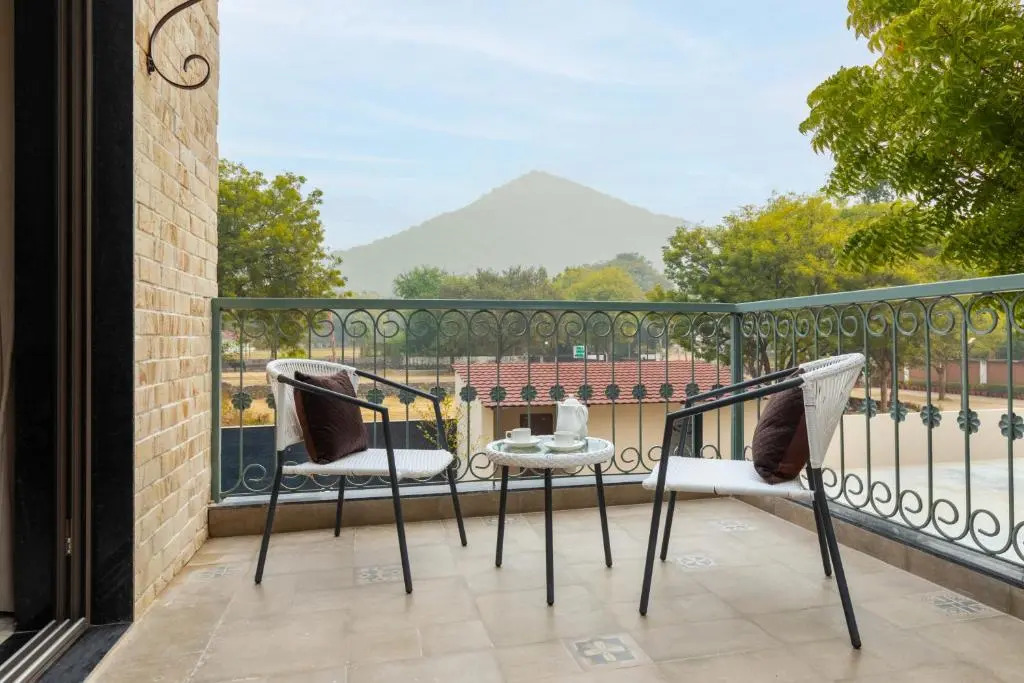 SaffronStays Pristine Manor - 8-BR Udaipur villa with private pool, garden, and event space near Fateh Sagar Lake