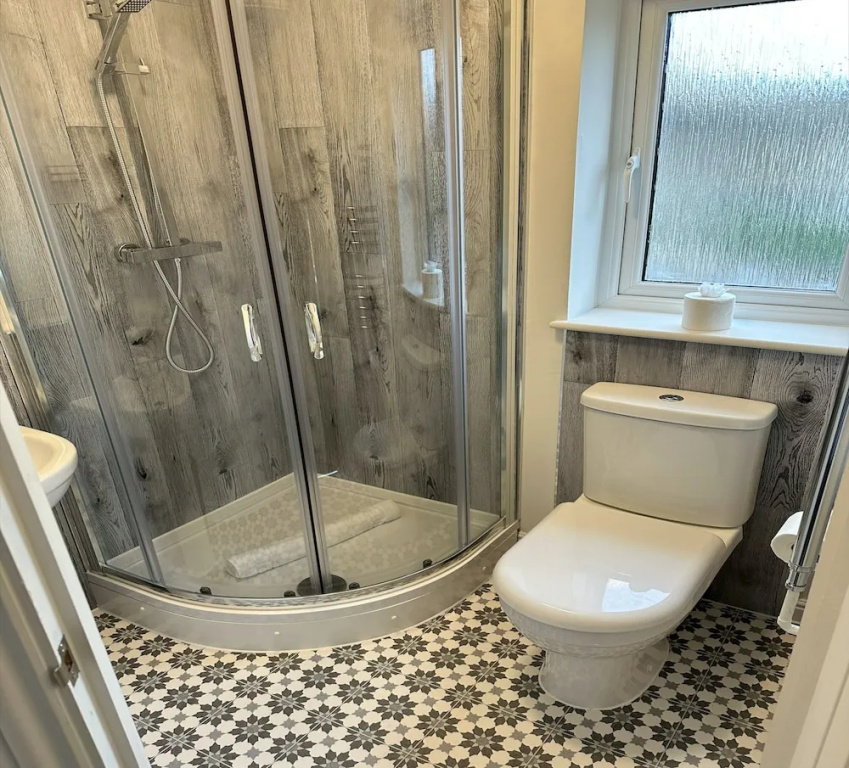 Cotswolds Large 4 Bed House Parking-Wifi