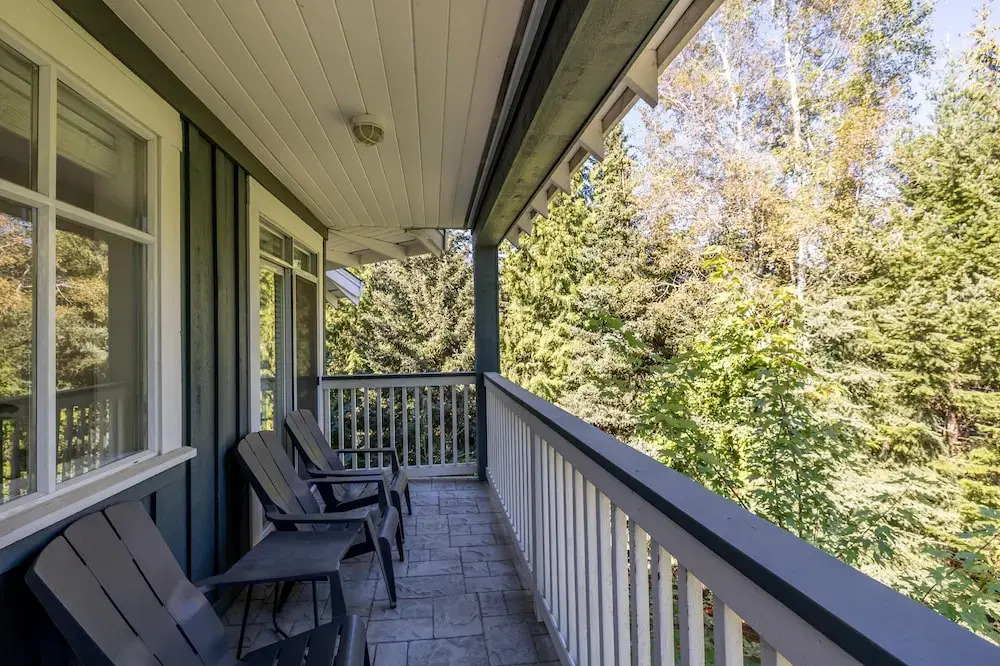 Panoramic Views from this gorgeous 2 Bed Property - Village Location