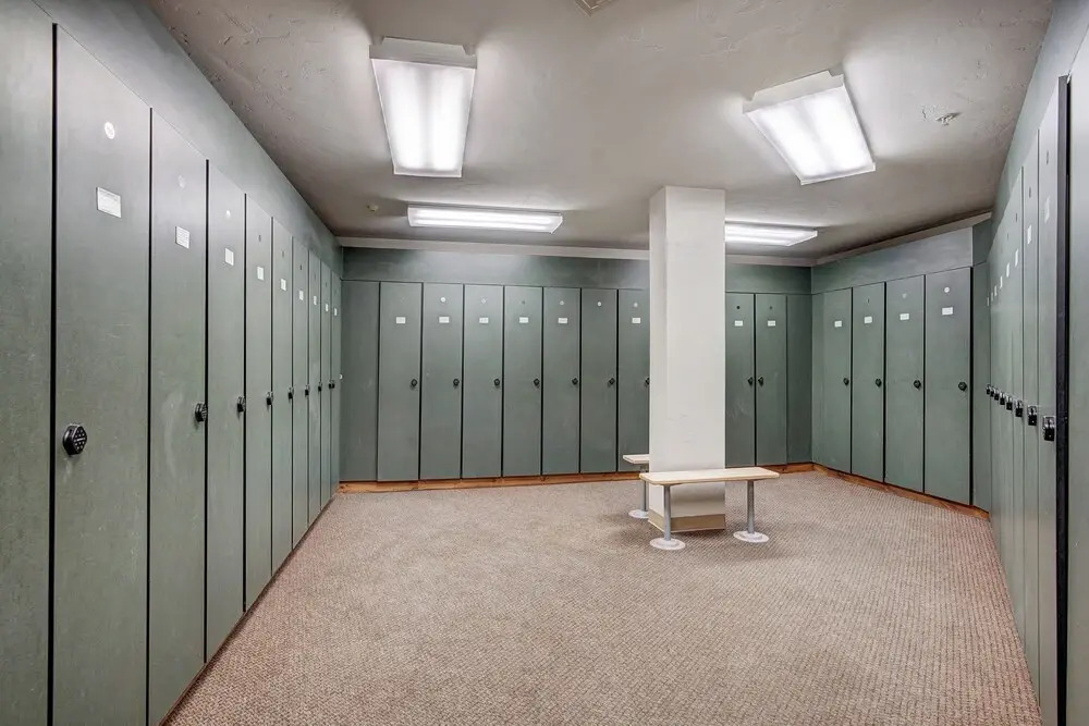 Spacious Upstairs Townhome With Private Garage 2 Bedroom Condo