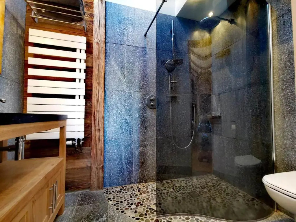 Chalet cosy avec cheminée et parking, pour 8 personnes - FR-1-598-35