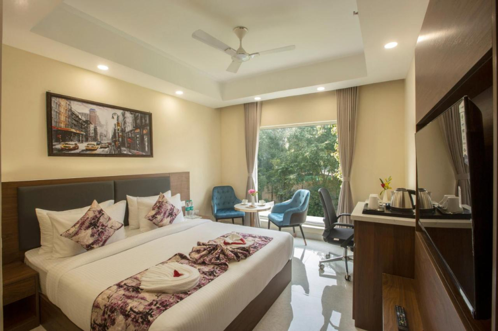 Hotel Luxe Opera NH8 - 7km from IGI Airport Delhi