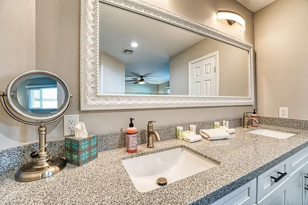 3BR Sleeps 8 Pool Putting Green BQQ Large Island!