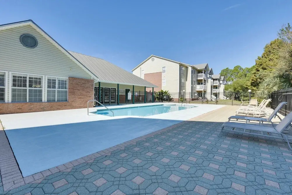 Winter Getaway: Destin Condo by Golf & Dining