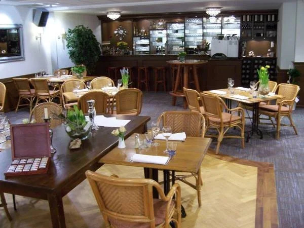 1851 Bar - Hotel - Cinema