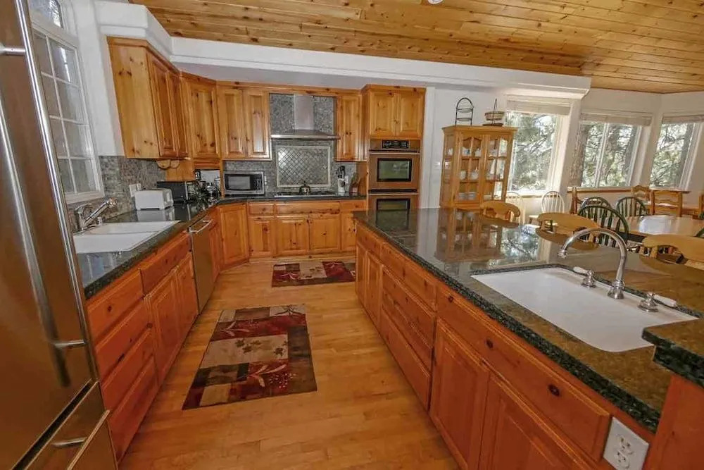 2460 Lupine Trail 6 Bedroom Home by RedAwning