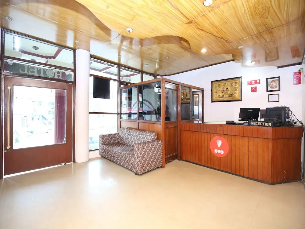 OYO 11912 Hotel Nav Classic