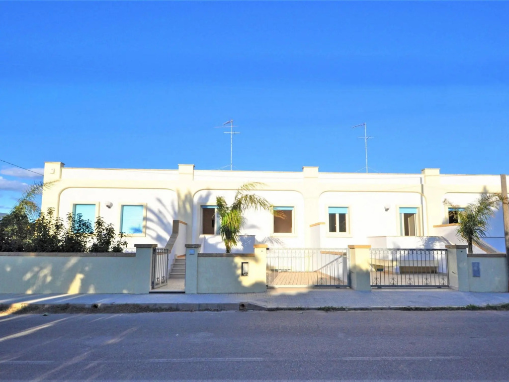 Cosy apartment in Racale with private terrace