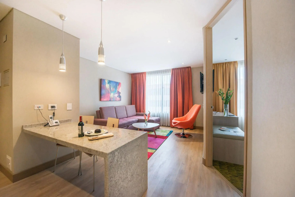 Hotel Plaza Suites