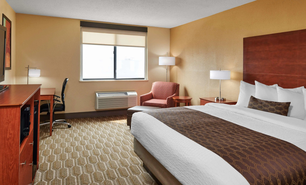 Best Western Plus Milwaukee Airport Hotel & Conference Center