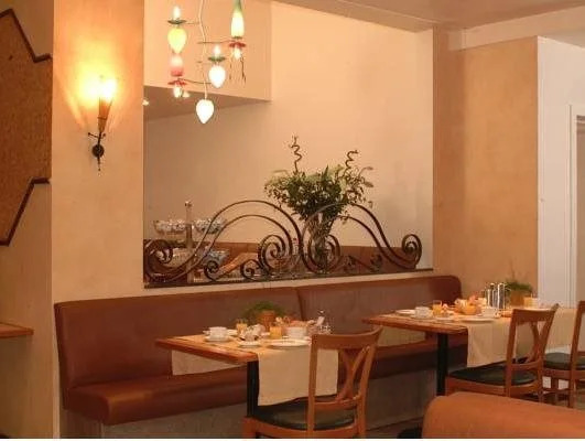 Hotel Corner House by WP Hotels