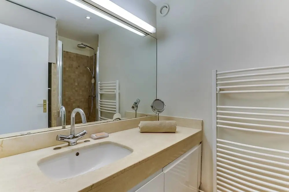 Apartment in Cannes w sea View, Nice Pool & Tennis