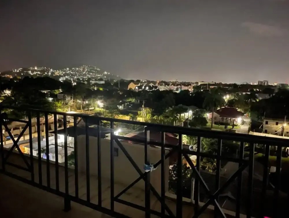 Modern Luxury 1BR Condo in Kingston
