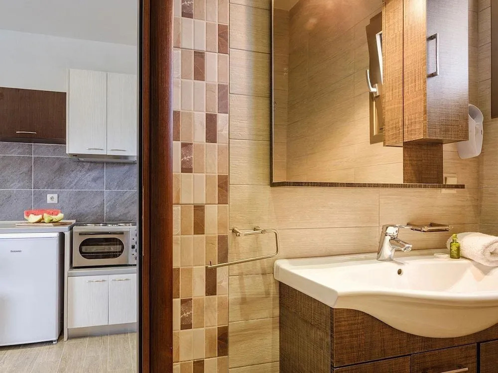 Sea View Suites & Holiday Homes - Plaka Beach Resort