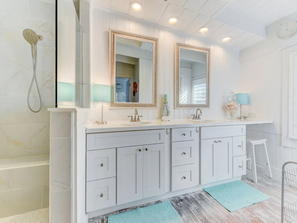 Romantic Beach House by Vtrips