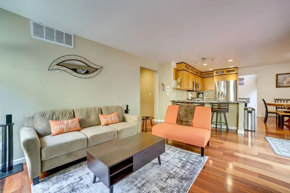 1 Mi to Downtown Reno: Spacious Home w/ Deck!