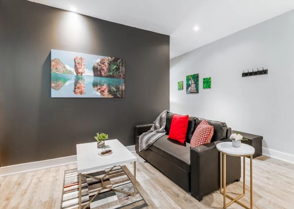 Upscale 2BR Apt - Prime Location w Netflix