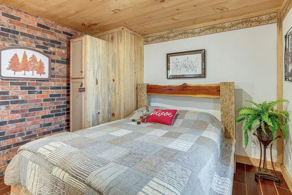 Walk to Current River: Ozarks Adventure Home!
