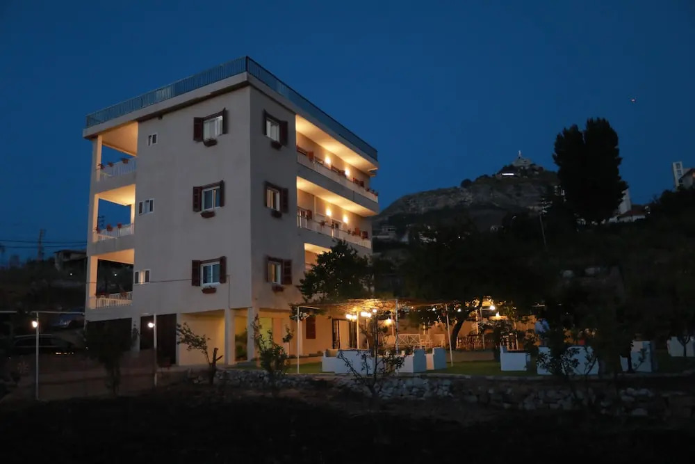 Beit Mirna Guesthouse & Chalet - Ehden