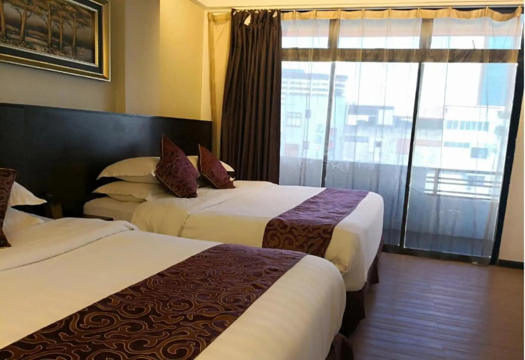 J Suites Hotel