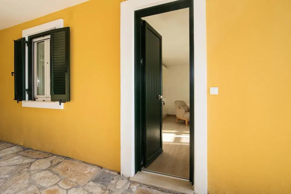 Glyfada Glow Suites by CorfuEscapes