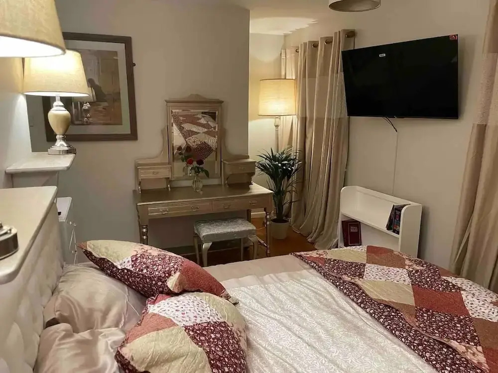 Mersea Island Retreat - 4 Bedroom House