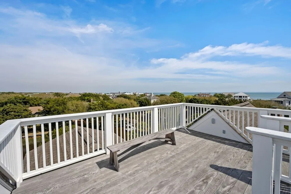 This Vibrant Family Home Features 8 Bedrooms, And 8 Bathrooms, Ocean And Creek Views Home by Peace Vacations