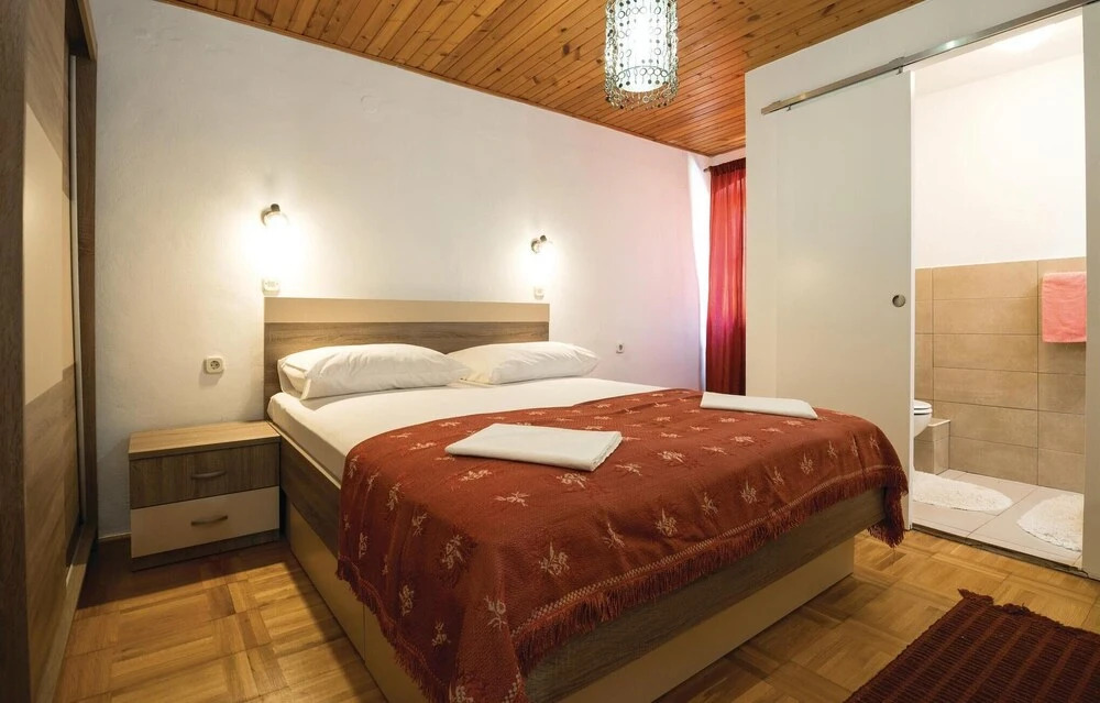 Stunning Home In Veli Iz With Wifi