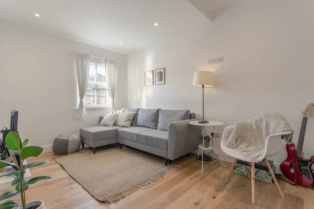 Bright 1 Bedroom Apartment in Wimbledon Park