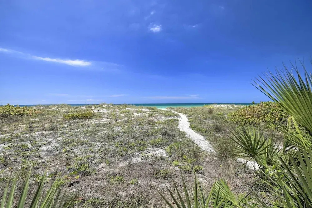 On-site Beach Access: Walkable Gulf Coast Retreat