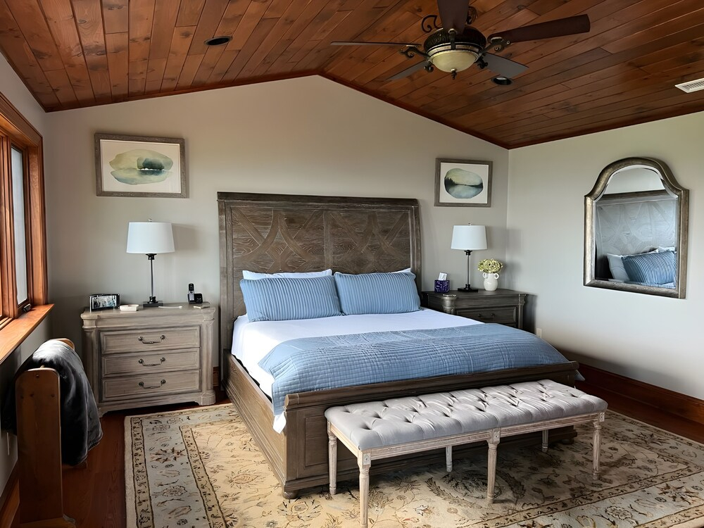 Hot Tub + Stunning Views: Luxury Beech Mtn Escape!