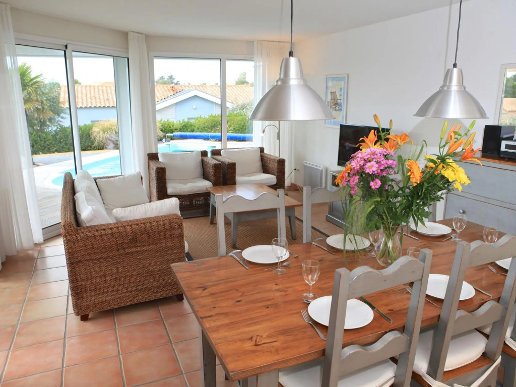 Attractively furnished villa with private pool in Château d'Olonne