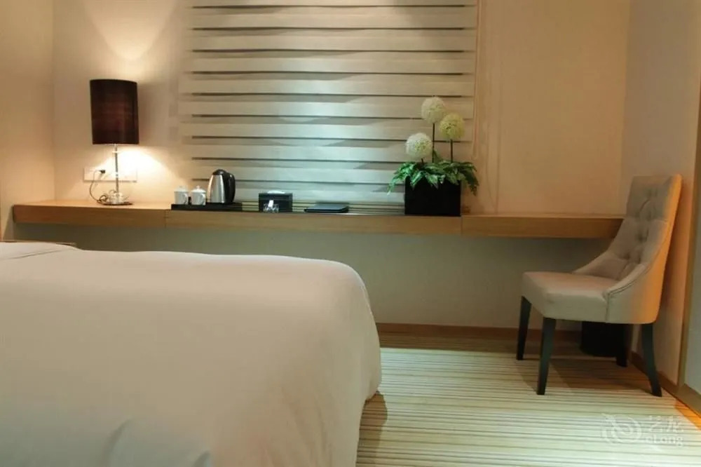 Wuhan Yuntai 6 Plus 1 Hotel