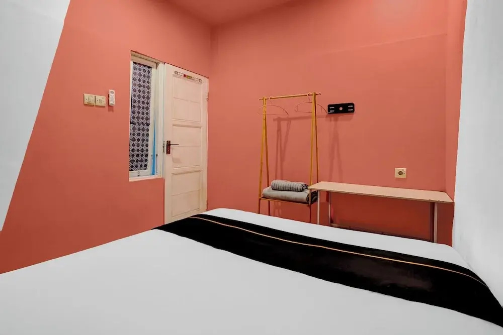 New Jasmine Guest House by Yurooms