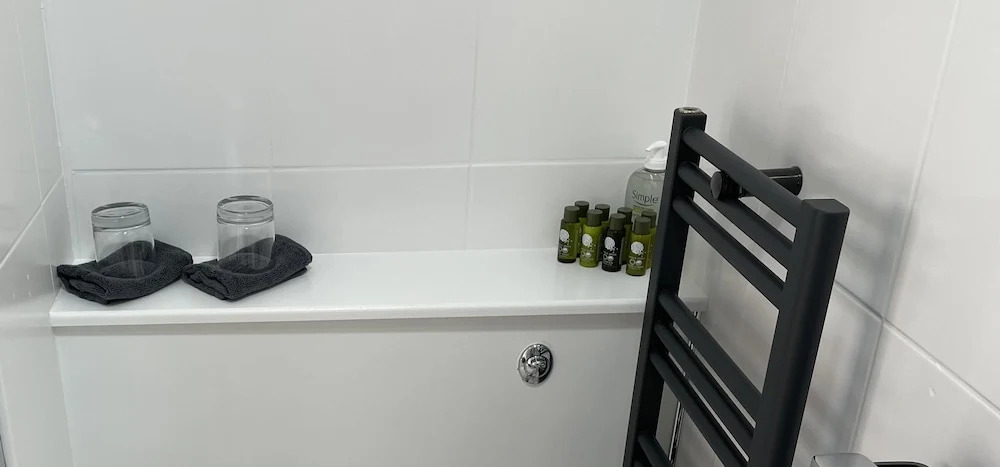 Stunning, Contemporary 1 Bedroom En-suite Annexe