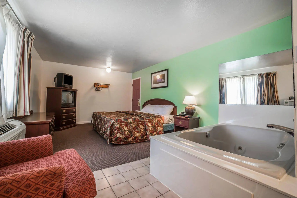 Ameri-Stay Inn & Suites