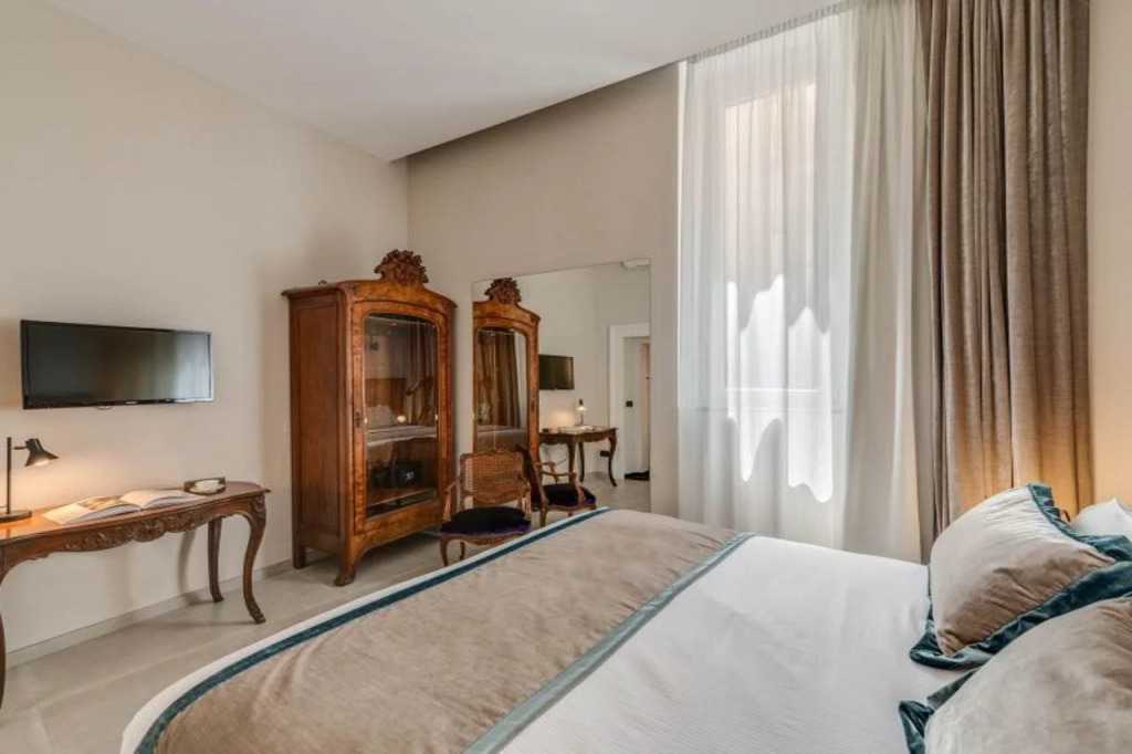 Adrianus Hotel