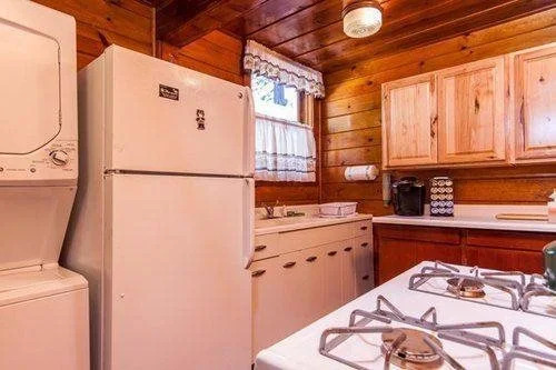 Couples Cove Lakefront Cabin