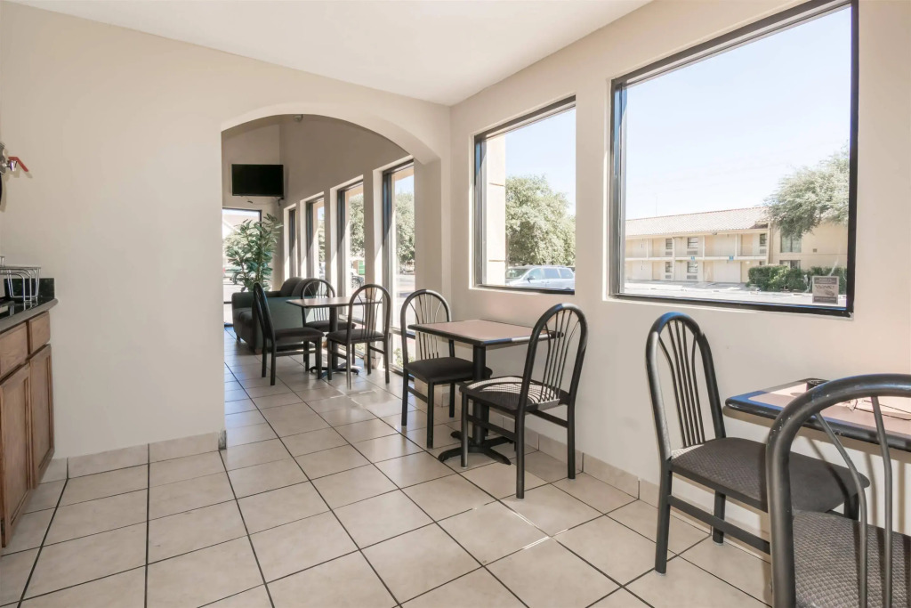 Days Inn by Wyndham Austin South