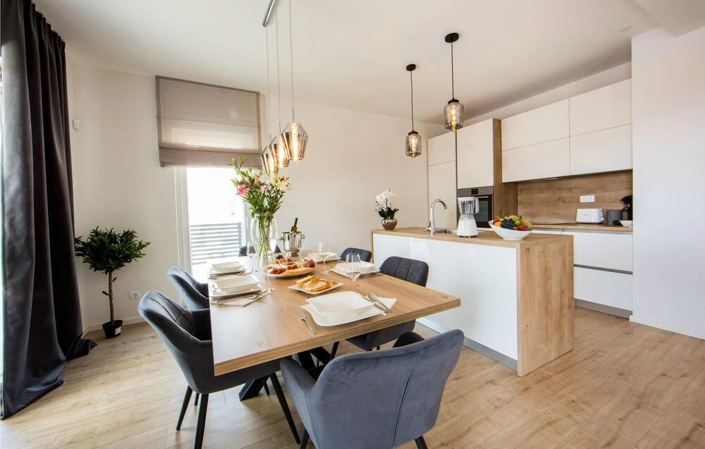 Amazing Home in Podstrana With 5 Bedrooms, Wifi and Outdoor Swimming Pool