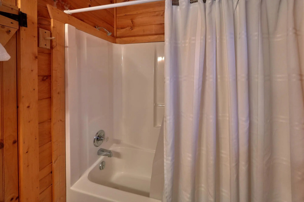 Hickory Lodge in Pigeon Forge