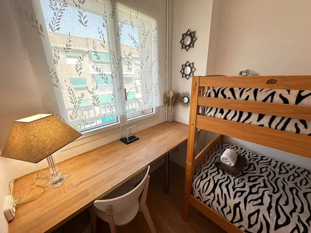 Rooms in Apartment Borrell
