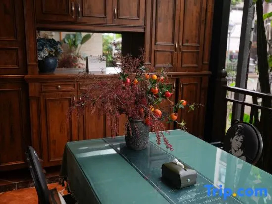 Rubber Tree Villa Homestay (Chongqing West Railway Station Baguocheng)