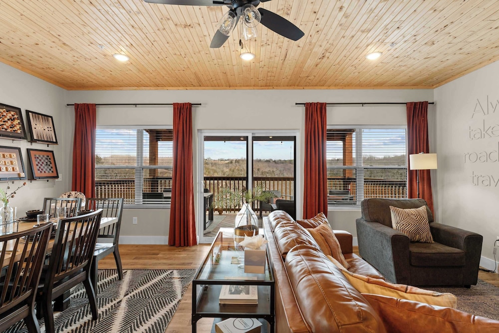 The Roost Hot Tub, Fire Pit