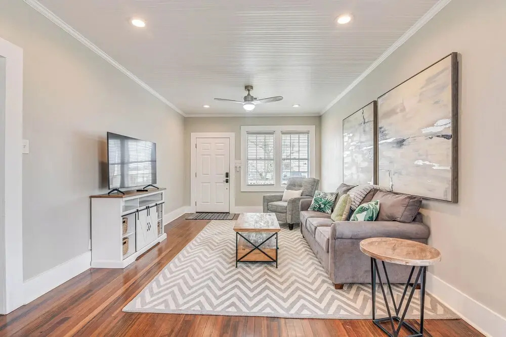 4 Mi to Moody Gardens: Sleek Home w/ Deck & Yard!