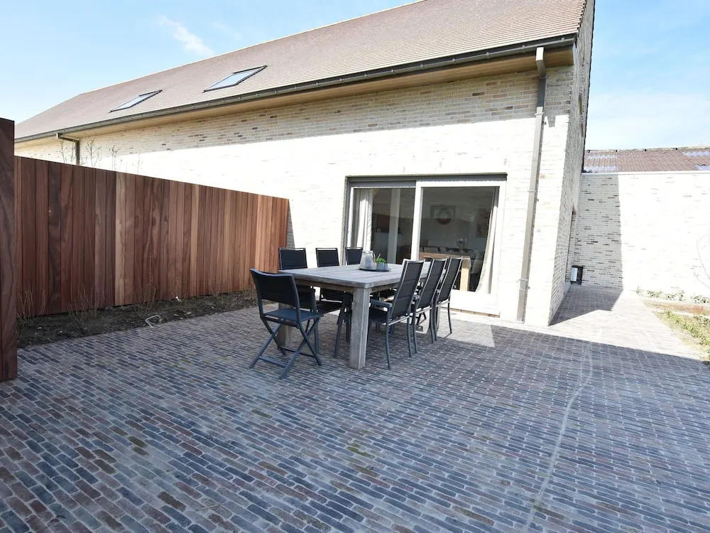 Serene Holiday Home in Diksmuide With Terrace and Garden